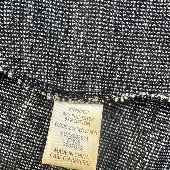 NWT Max Studio London dress size M
Pit to pit: 17”
Length: 33” - Picture 6 of 6